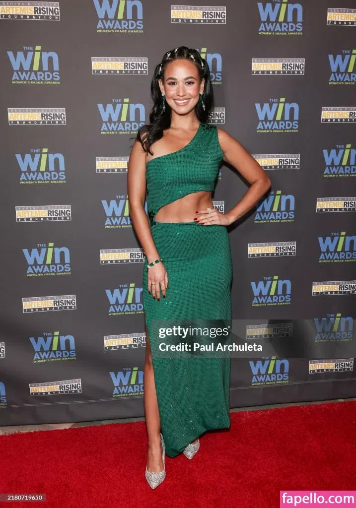 Emily Tosta Onlyfans Photo Gallery 