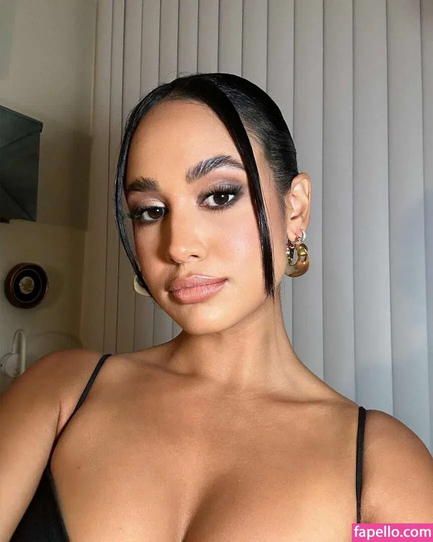 Emily Tosta Onlyfans Photo Gallery 