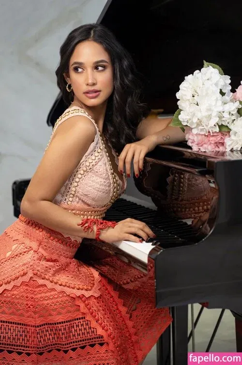 Emily Tosta Onlyfans Photo Gallery 