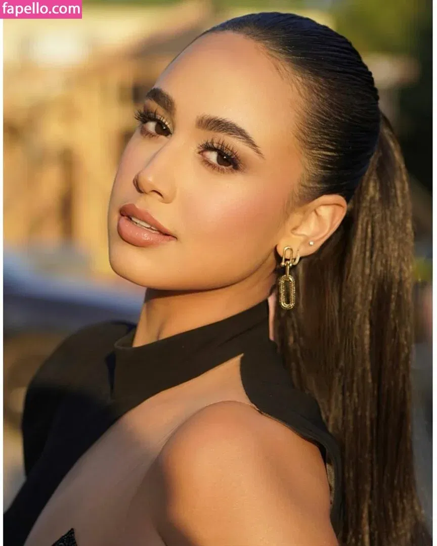 Emily Tosta Onlyfans Photo Gallery 