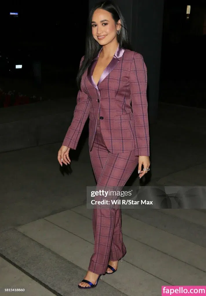 Emily Tosta Onlyfans Photo Gallery 