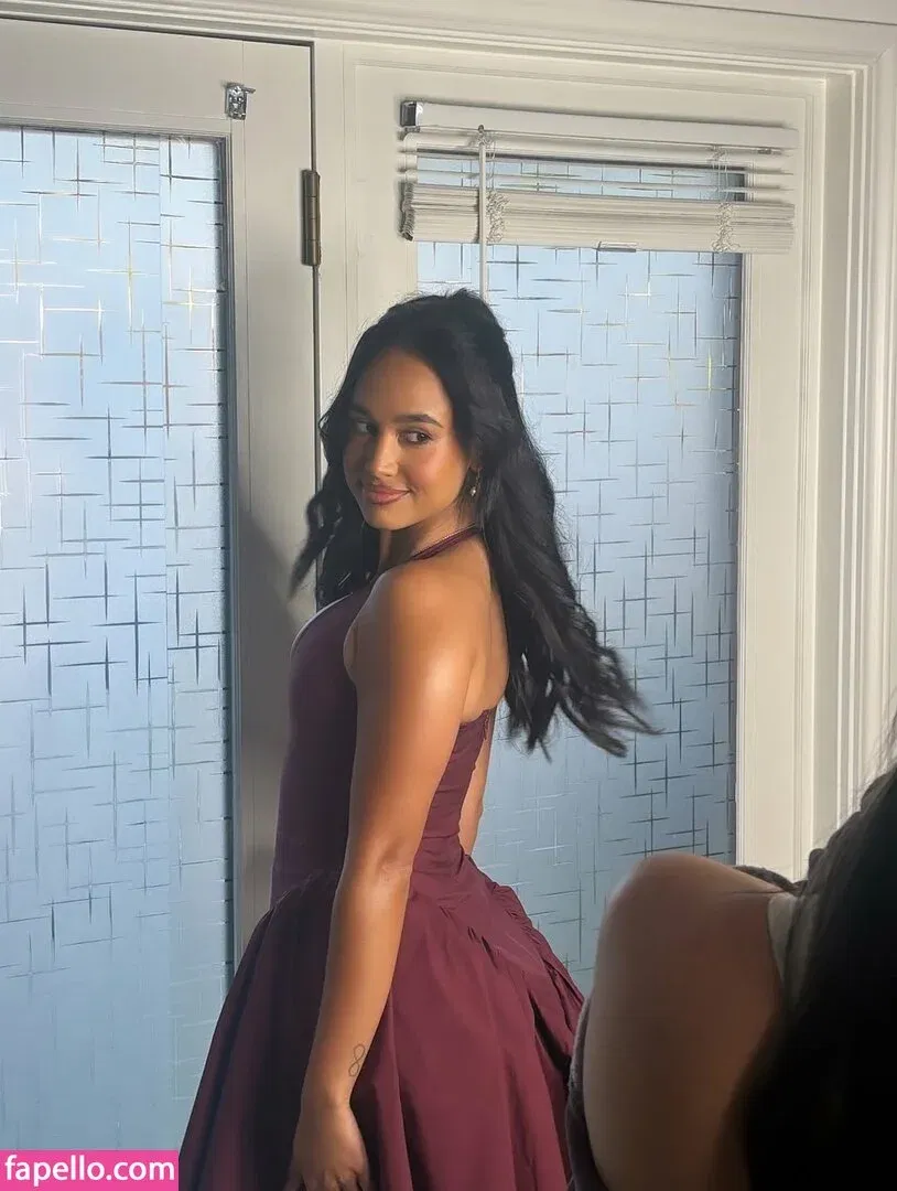 Emily Tosta Onlyfans Photo Gallery 