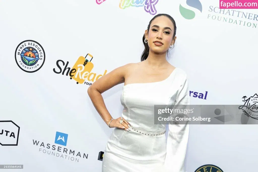 Emily Tosta Onlyfans Photo Gallery 