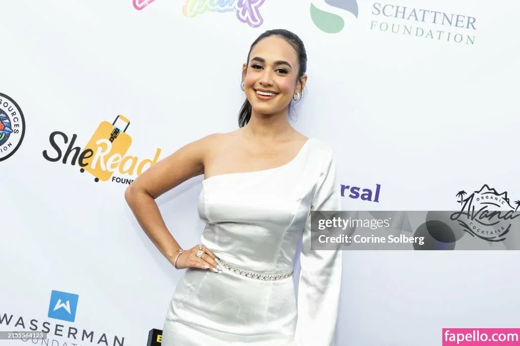 Emily Tosta Onlyfans Photo Gallery 