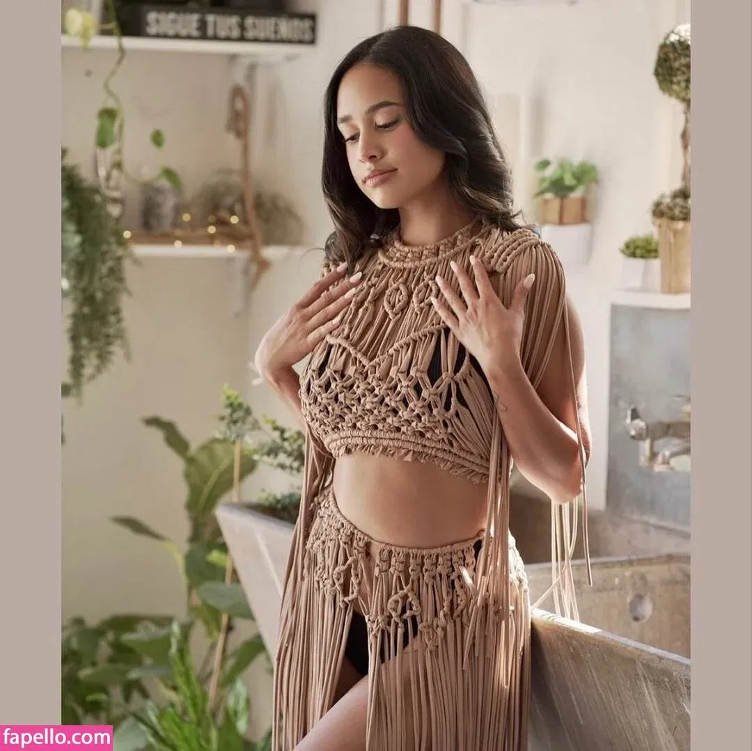 Emily Tosta Onlyfans Photo Gallery 