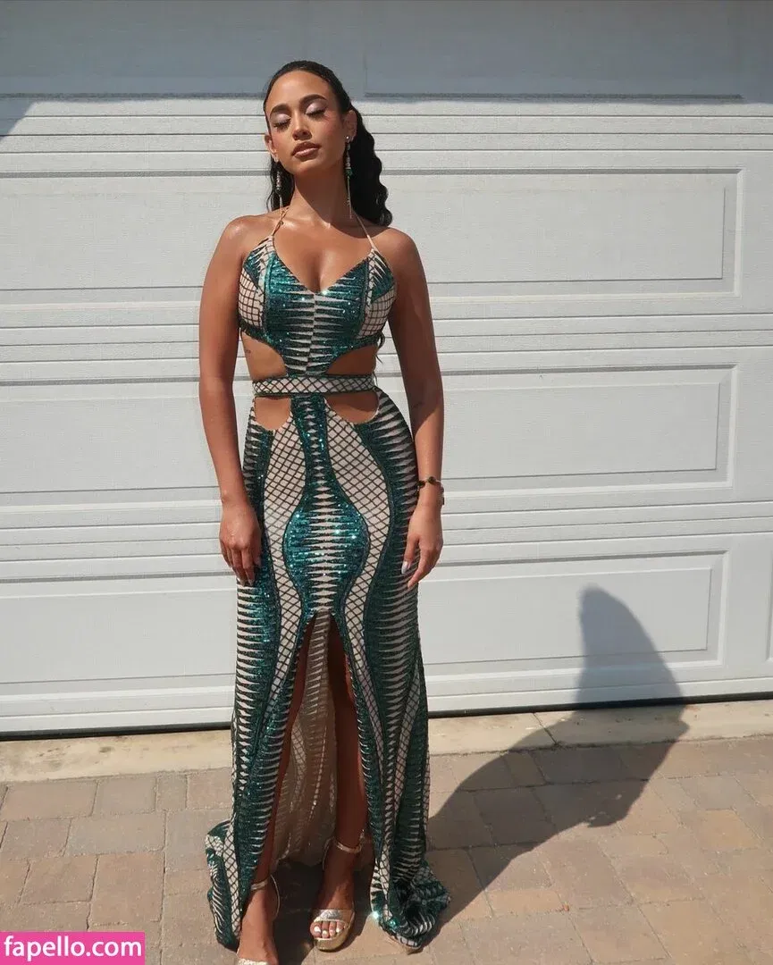 Emily Tosta Onlyfans Photo Gallery 