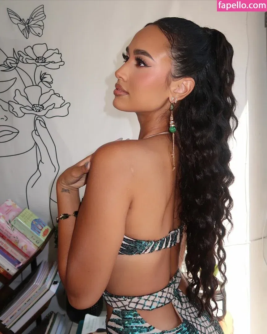 Emily Tosta Onlyfans Photo Gallery 