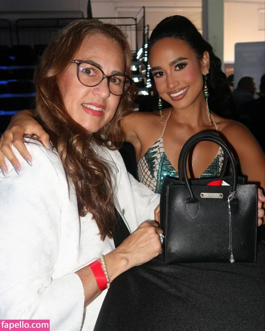 Emily Tosta Onlyfans Photo Gallery 