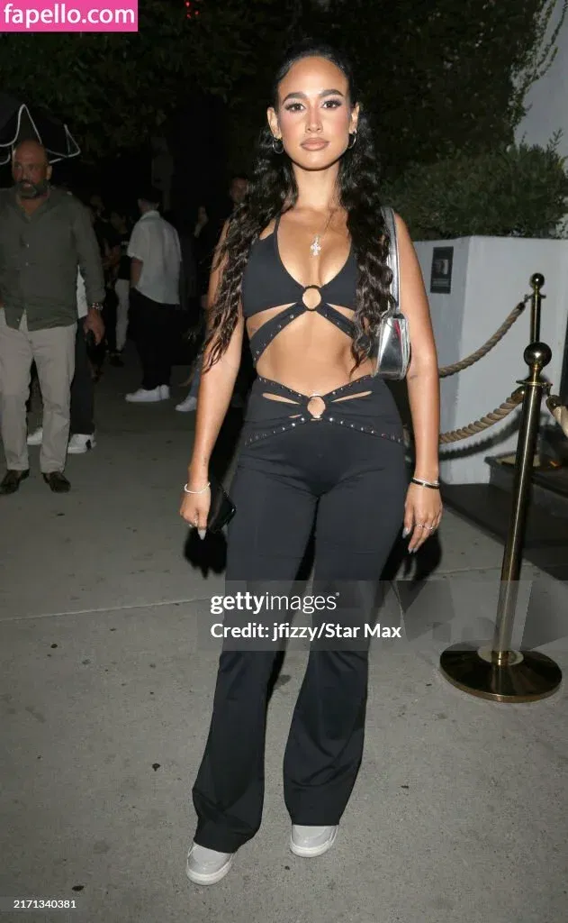 Emily Tosta Onlyfans Photo Gallery 