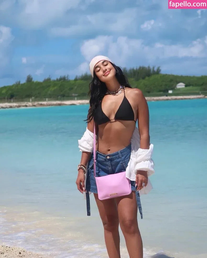 Emily Tosta Onlyfans Photo Gallery 