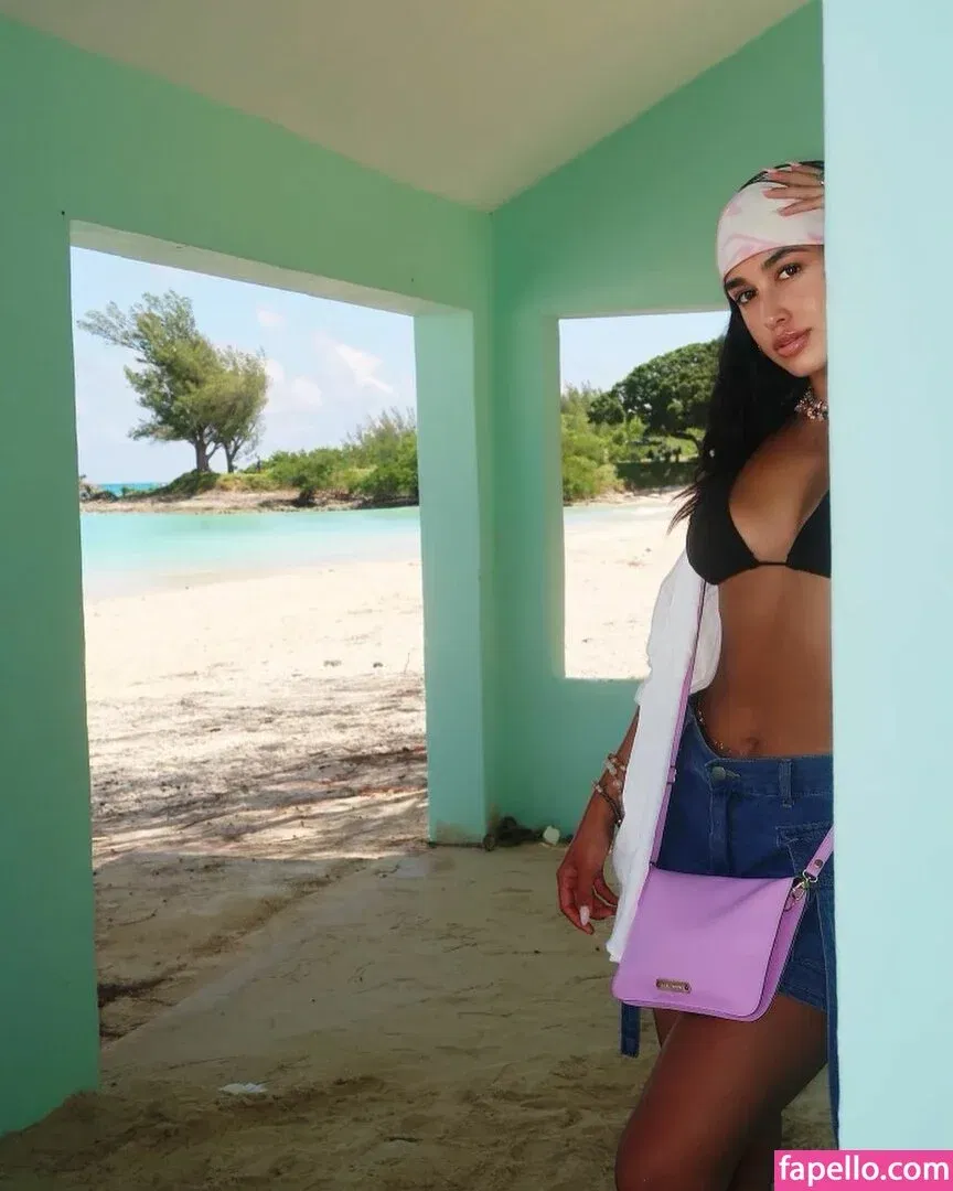 Emily Tosta Onlyfans Photo Gallery 