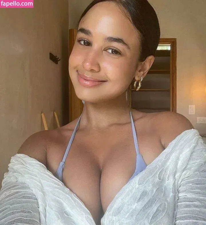 Emily Tosta Onlyfans Photo Gallery 