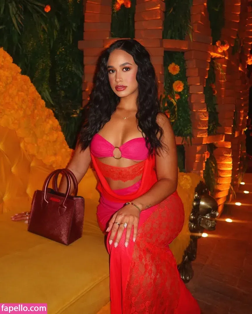 Emily Tosta Onlyfans Photo Gallery 