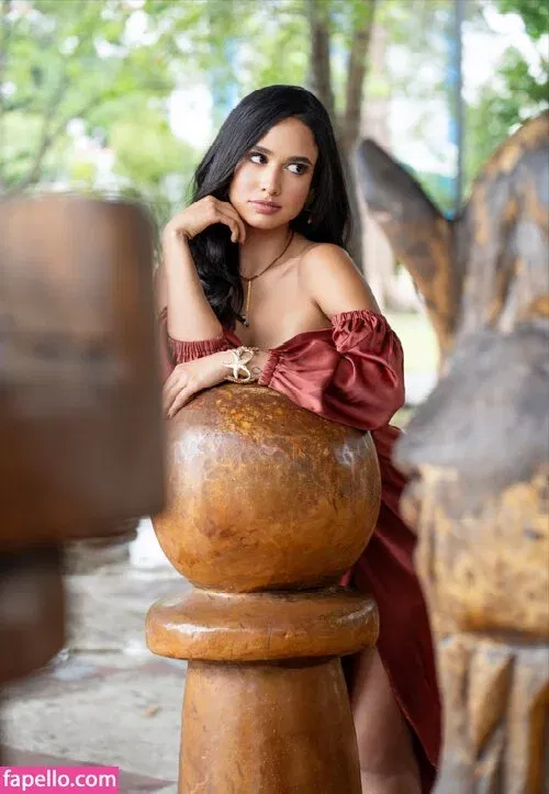 Emily Tosta Onlyfans Photo Gallery 