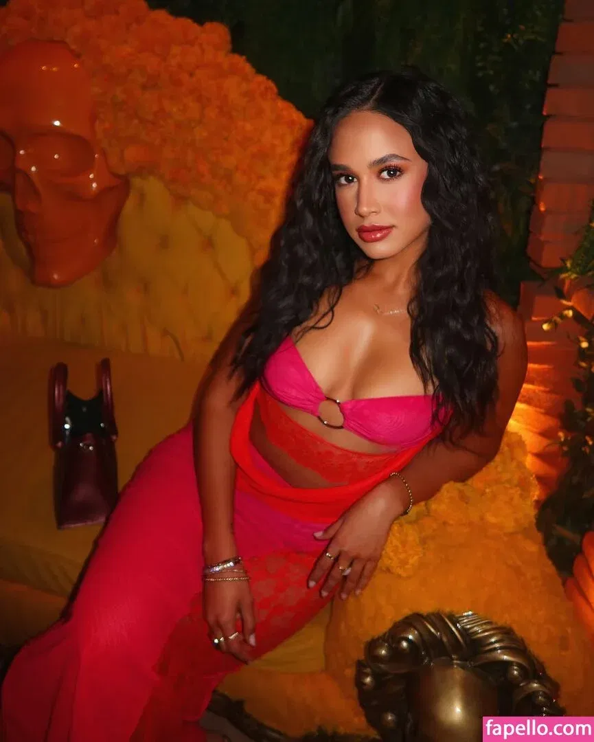 Emily Tosta Onlyfans Photo Gallery 