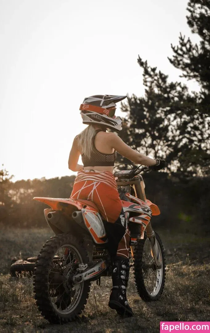 Yuliya Fox Onlyfans Photo Gallery 