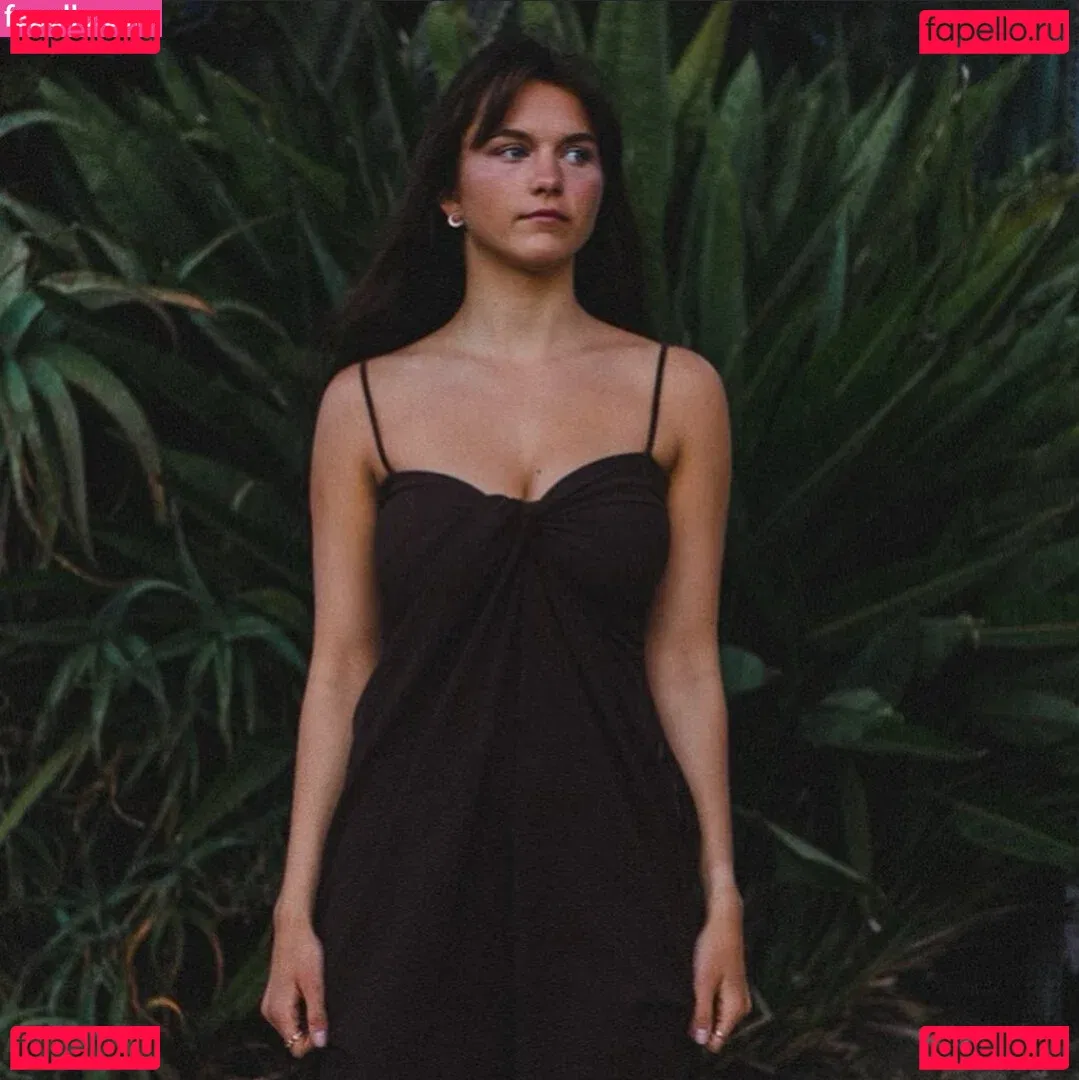 Chloe East Onlyfans Photo Gallery 