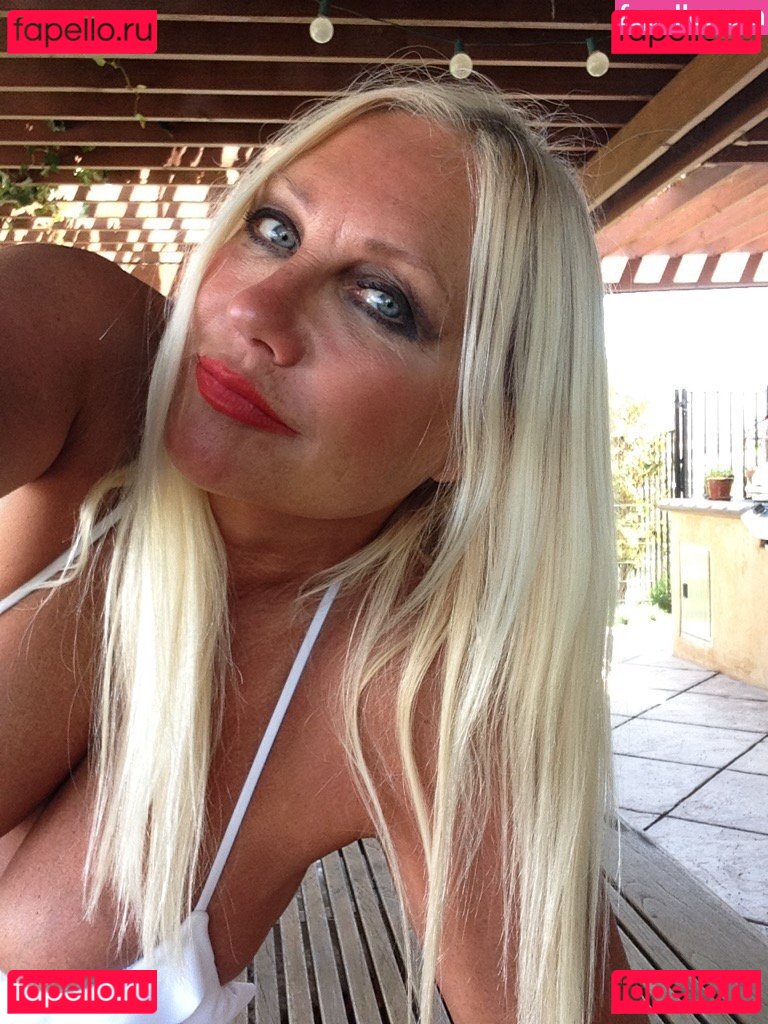 Linda Hogan Nude Onlyfans Photo 24