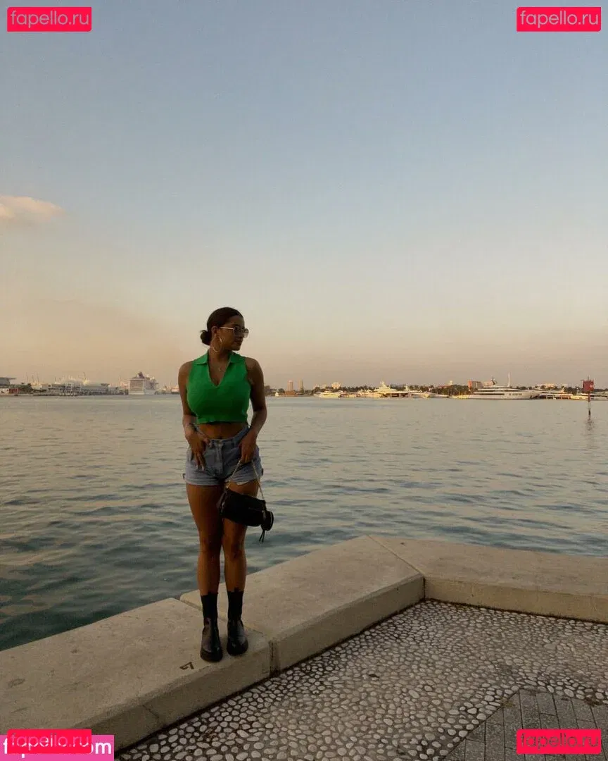 Leslie Sanchez Onlyfans Photo Gallery 