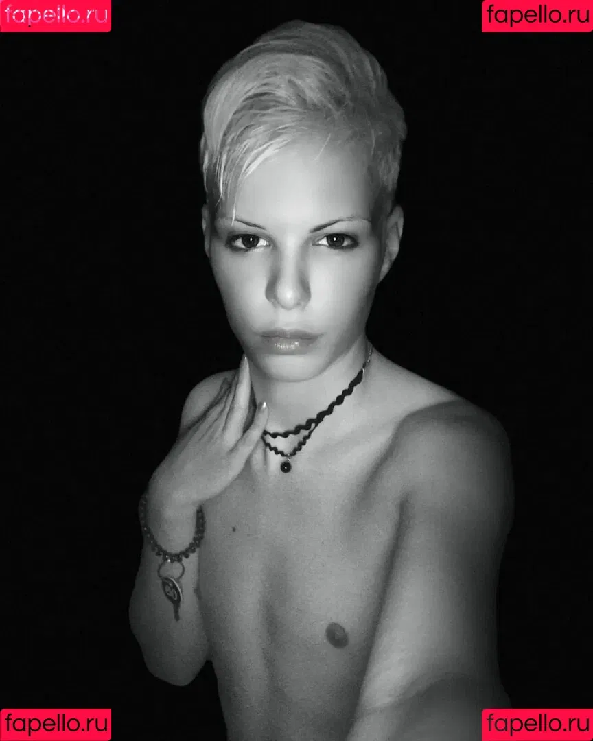 Blonditwink Onlyfans Photo Gallery 