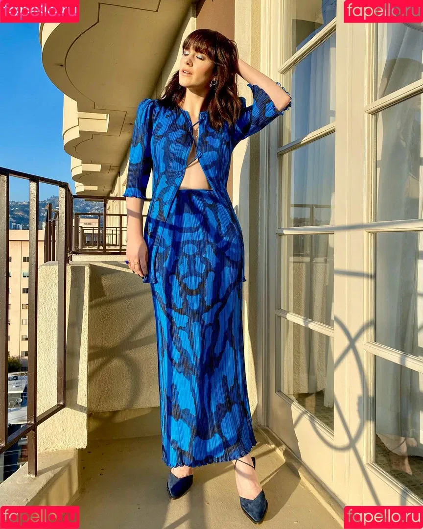 Rachel Brosnahan Onlyfans Photo Gallery 