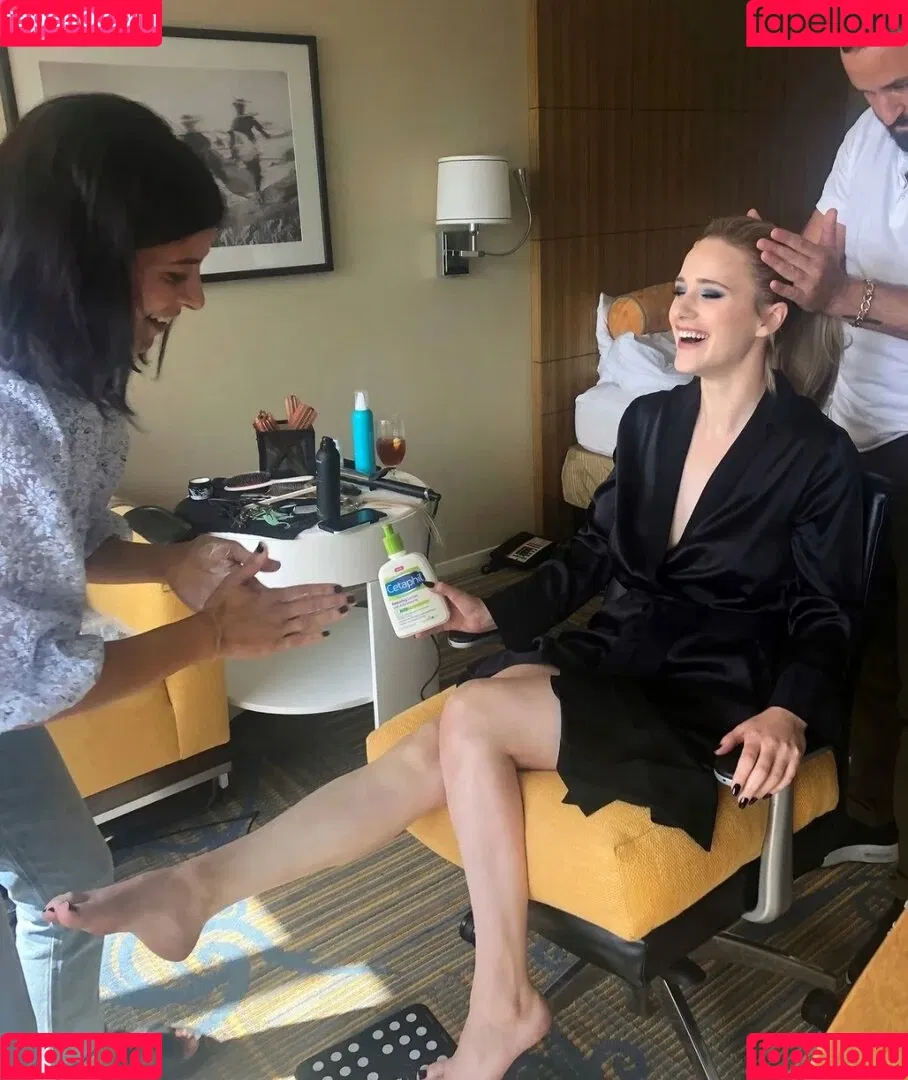 Rachel Brosnahan Onlyfans Photo Gallery 