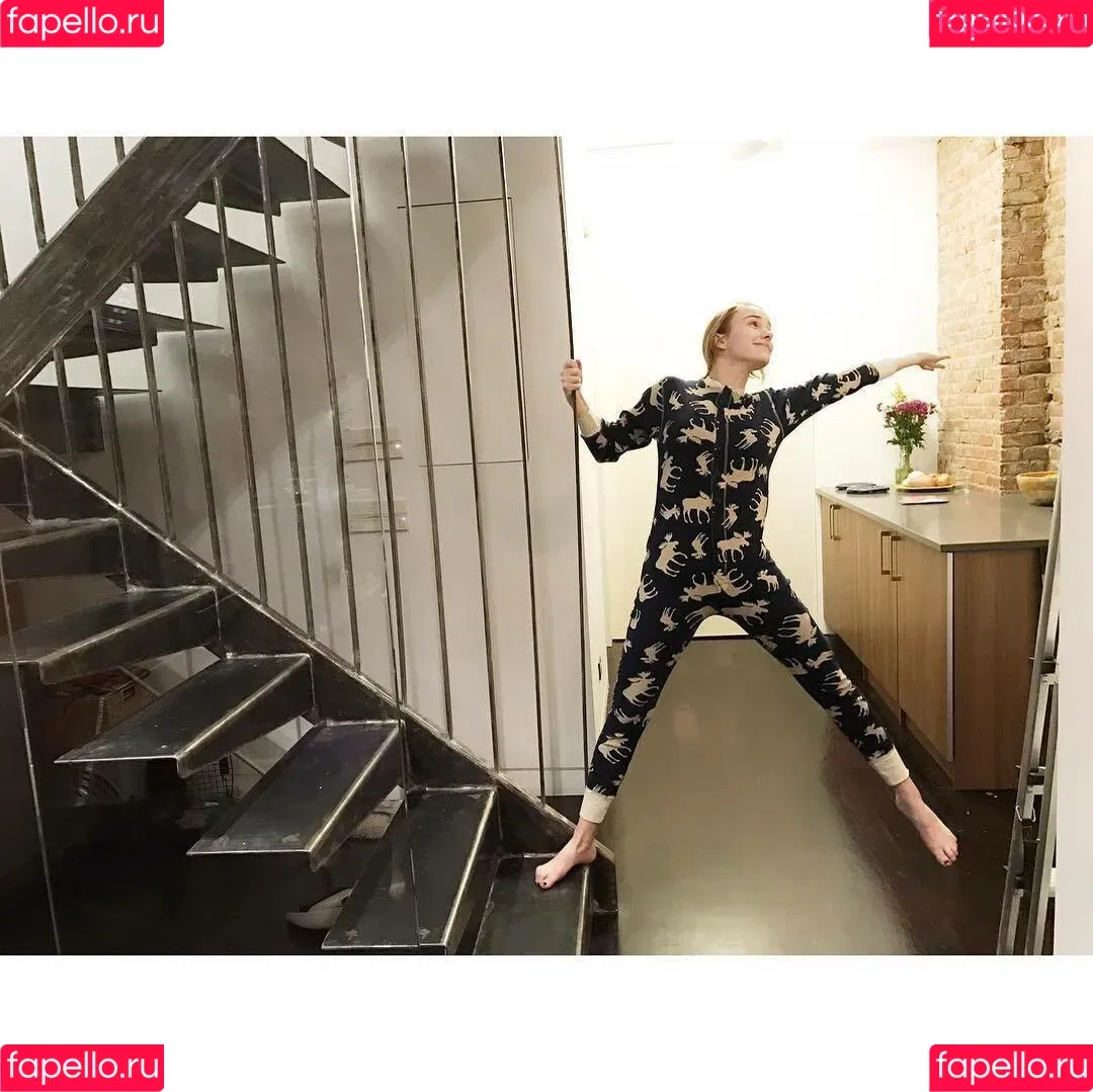 Rachel Brosnahan Onlyfans Photo Gallery 