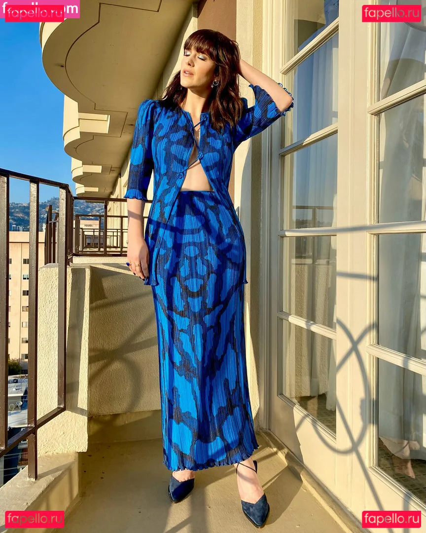 Rachel Brosnahan Onlyfans Photo Gallery 