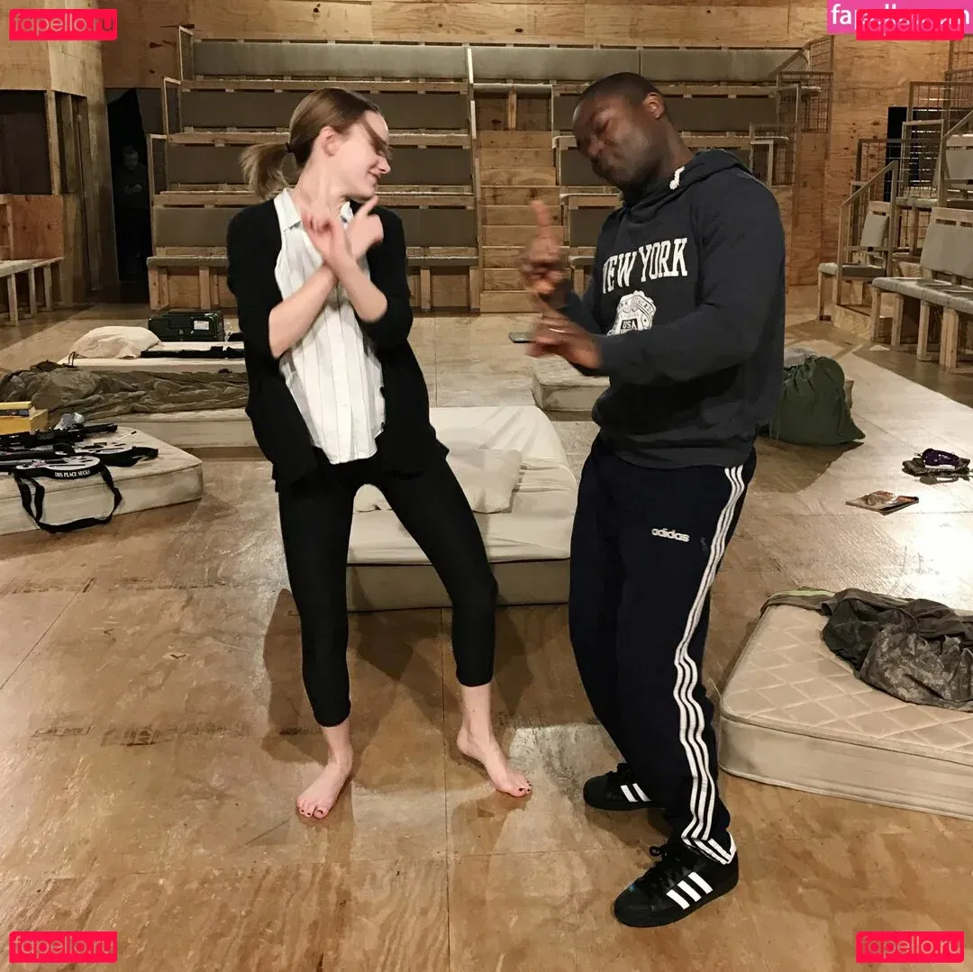 Rachel Brosnahan Onlyfans Photo Gallery 