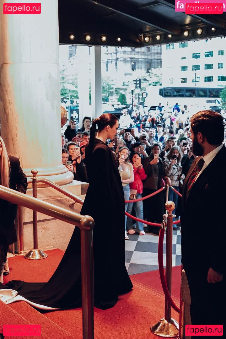 Rachel Brosnahan Onlyfans Photo Gallery 