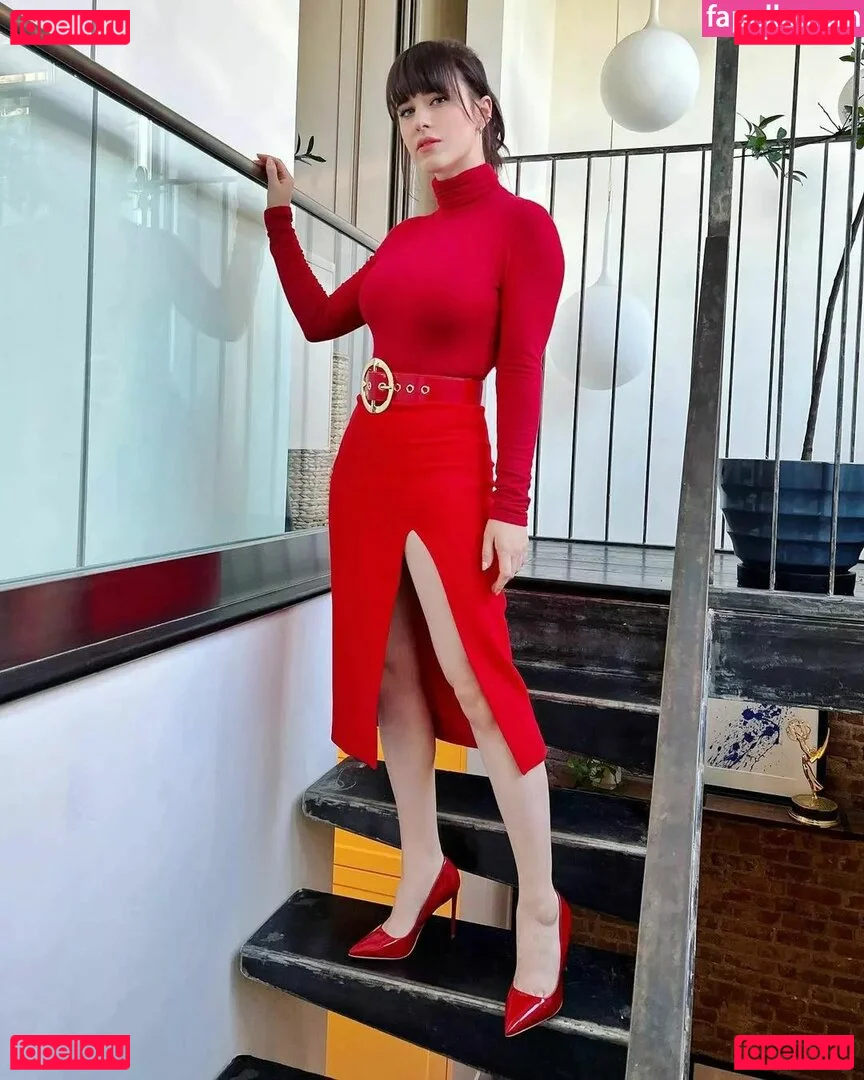 Rachel Brosnahan Onlyfans Photo Gallery 