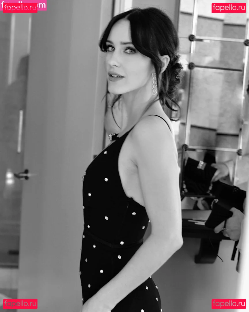 Rachel Brosnahan Onlyfans Photo Gallery 