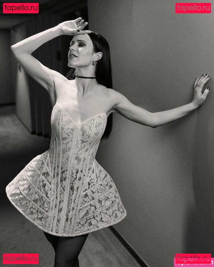 Rachel Brosnahan Onlyfans Photo Gallery 