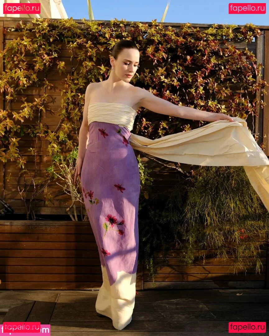 Rachel Brosnahan Onlyfans Photo Gallery 