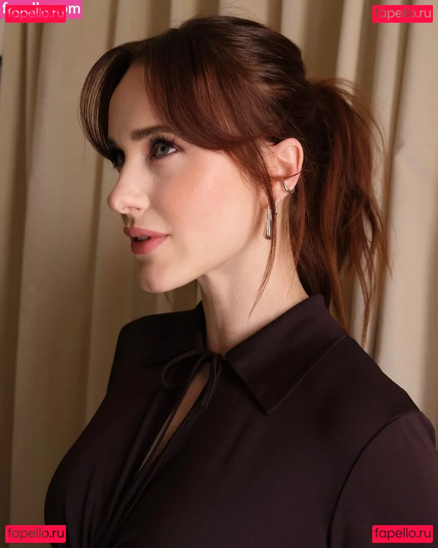 Rachel Brosnahan Onlyfans Photo Gallery 