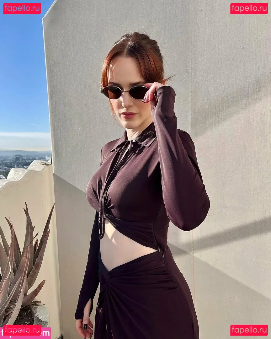 Rachel Brosnahan Onlyfans Photo Gallery 
