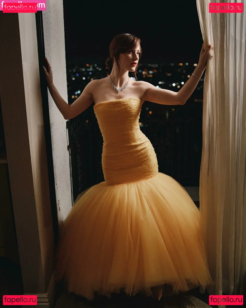 Rachel Brosnahan Onlyfans Photo Gallery 