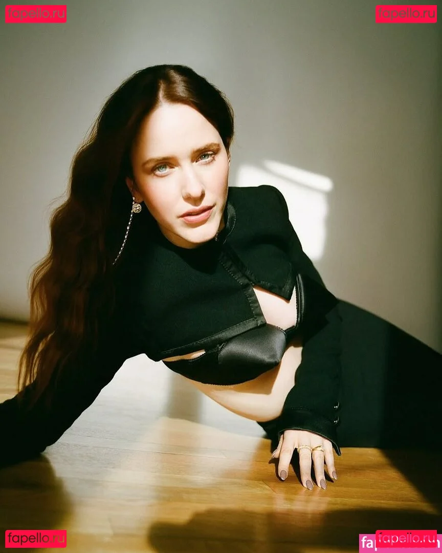 Rachel Brosnahan Onlyfans Photo Gallery 
