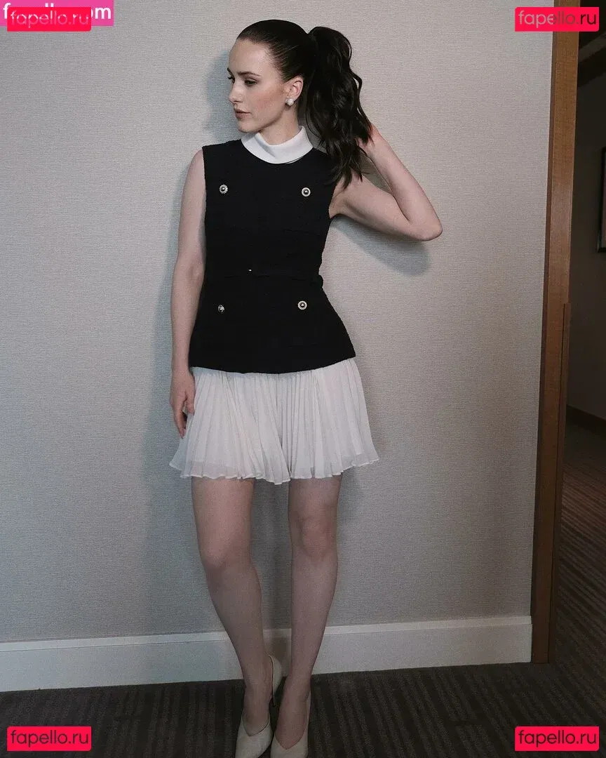 Rachel Brosnahan Onlyfans Photo Gallery 