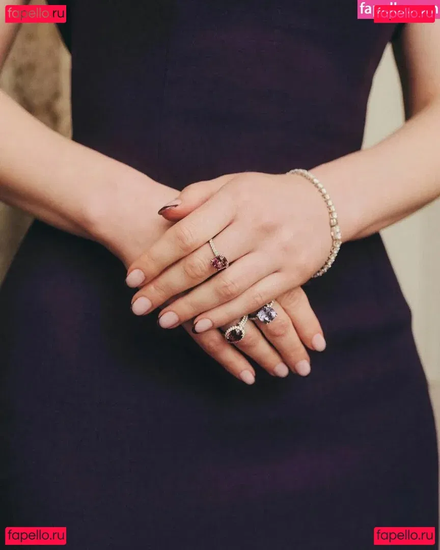 Rachel Brosnahan Onlyfans Photo Gallery 