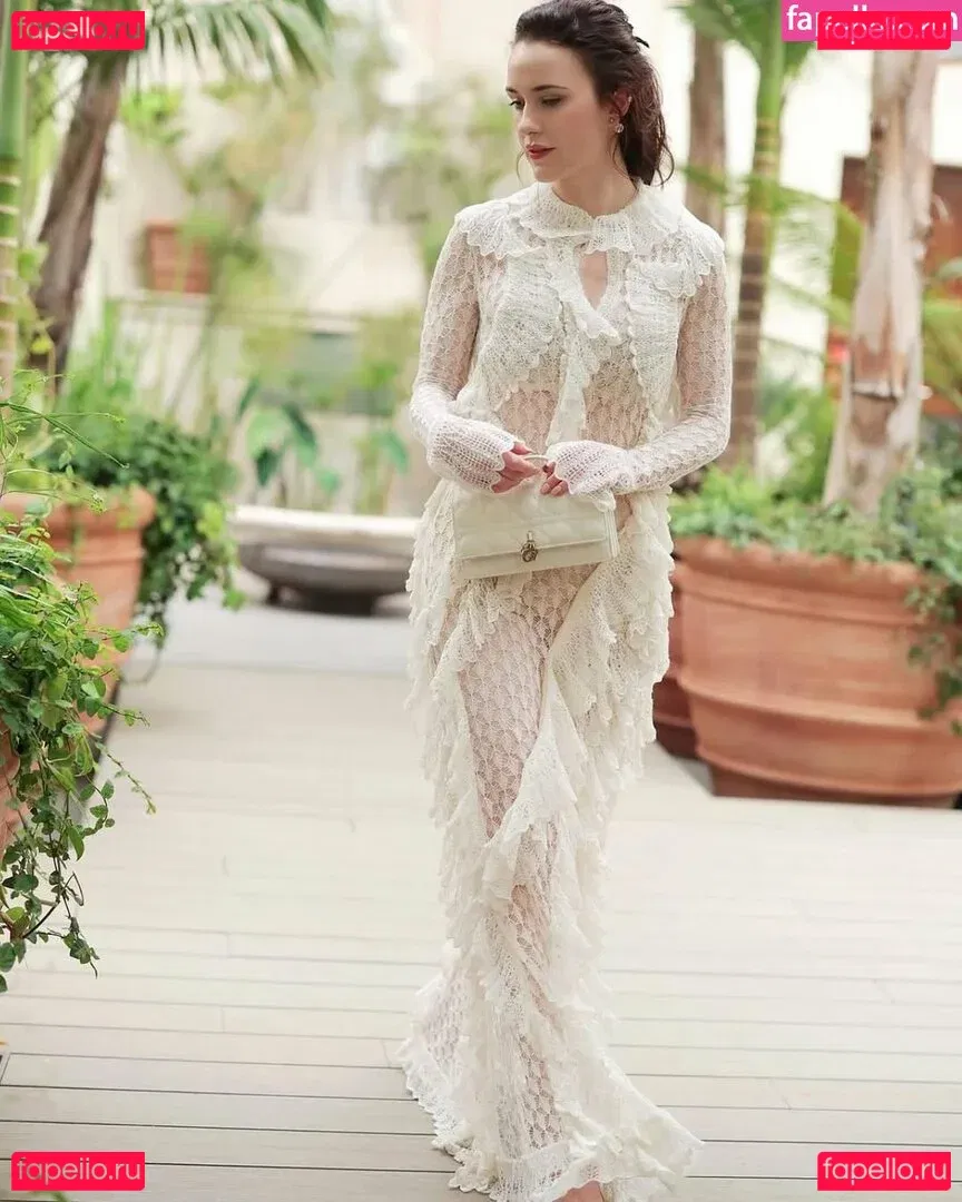 Rachel Brosnahan Onlyfans Photo Gallery 