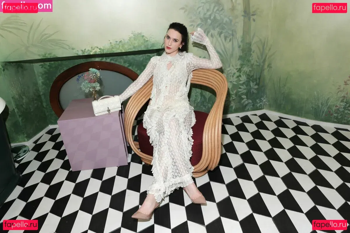 Rachel Brosnahan Onlyfans Photo Gallery 