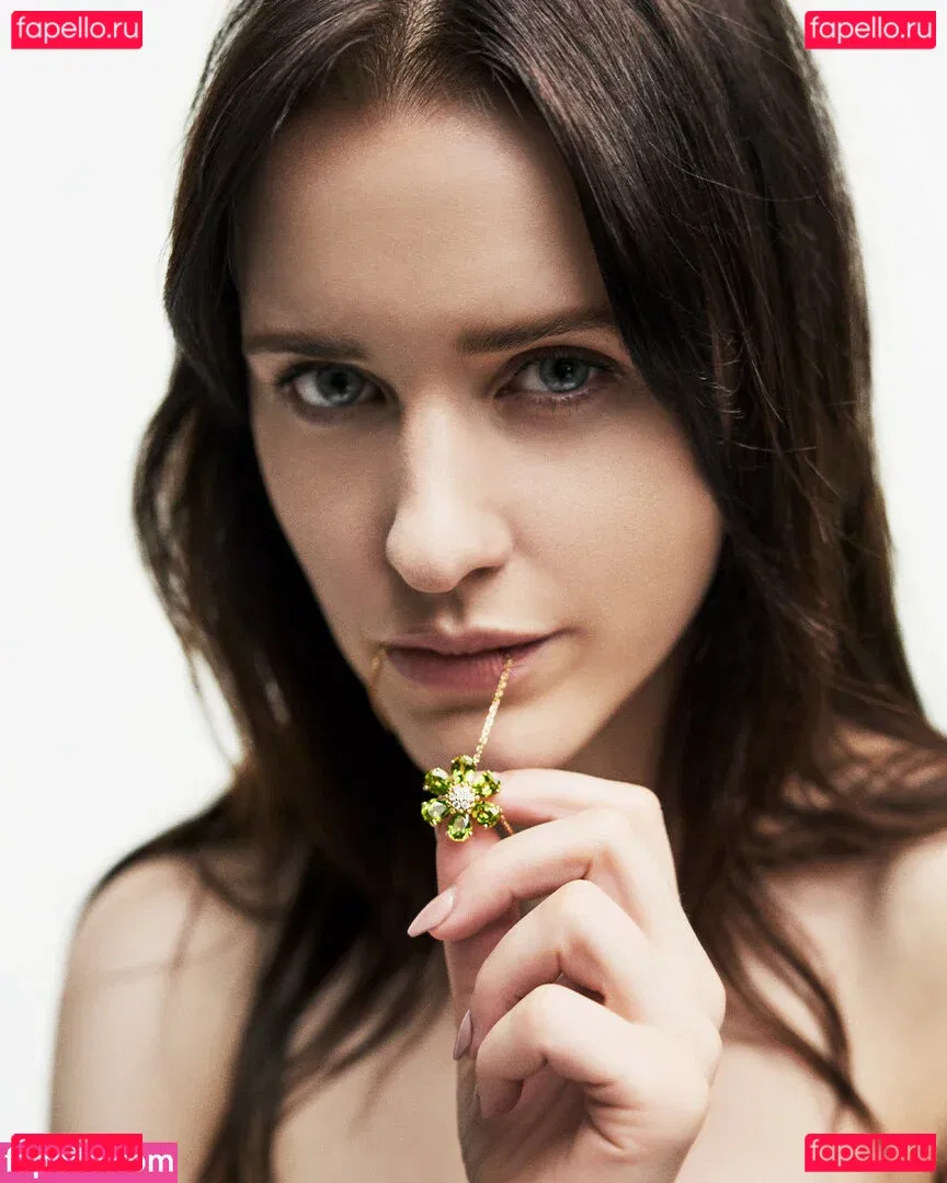 Rachel Brosnahan Onlyfans Photo Gallery 