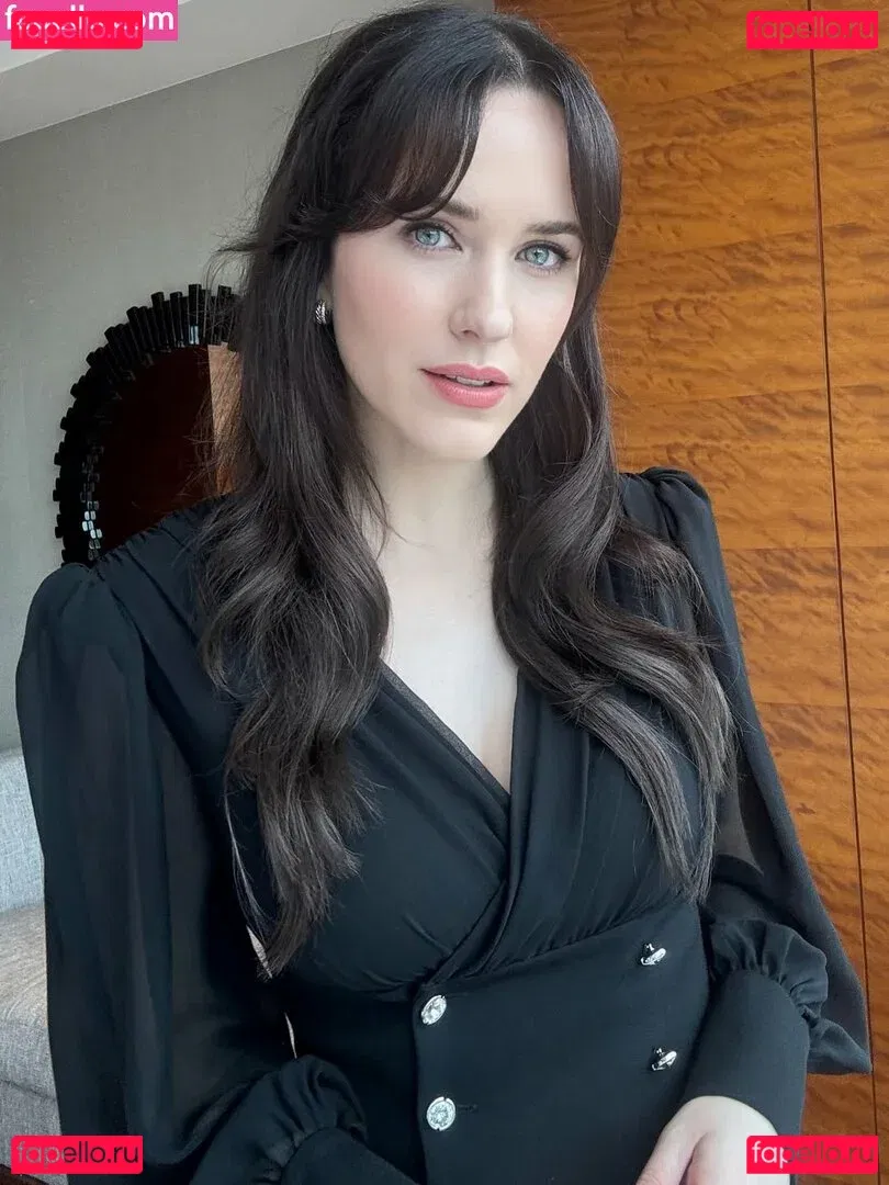 Rachel Brosnahan Onlyfans Photo Gallery 