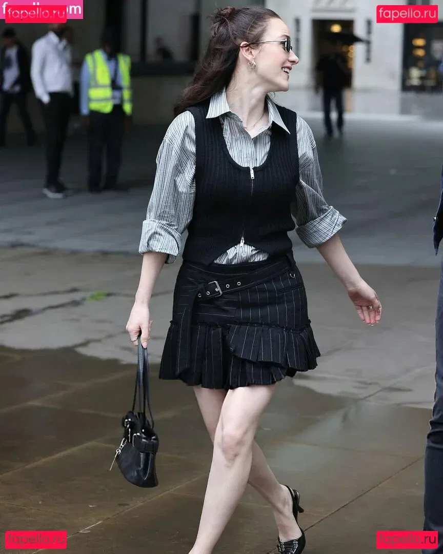 Rachel Brosnahan Onlyfans Photo Gallery 