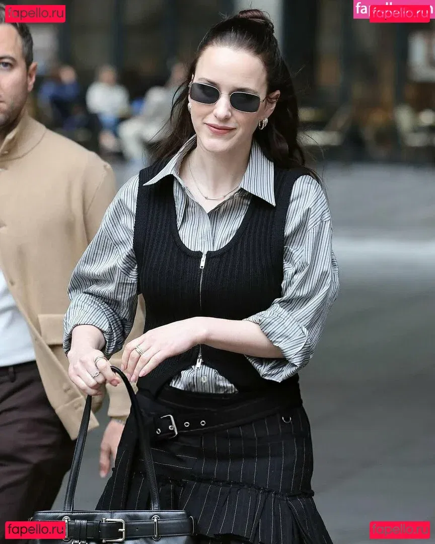 Rachel Brosnahan Onlyfans Photo Gallery 