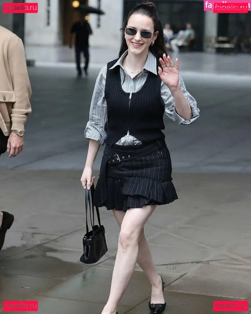 Rachel Brosnahan Onlyfans Photo Gallery 