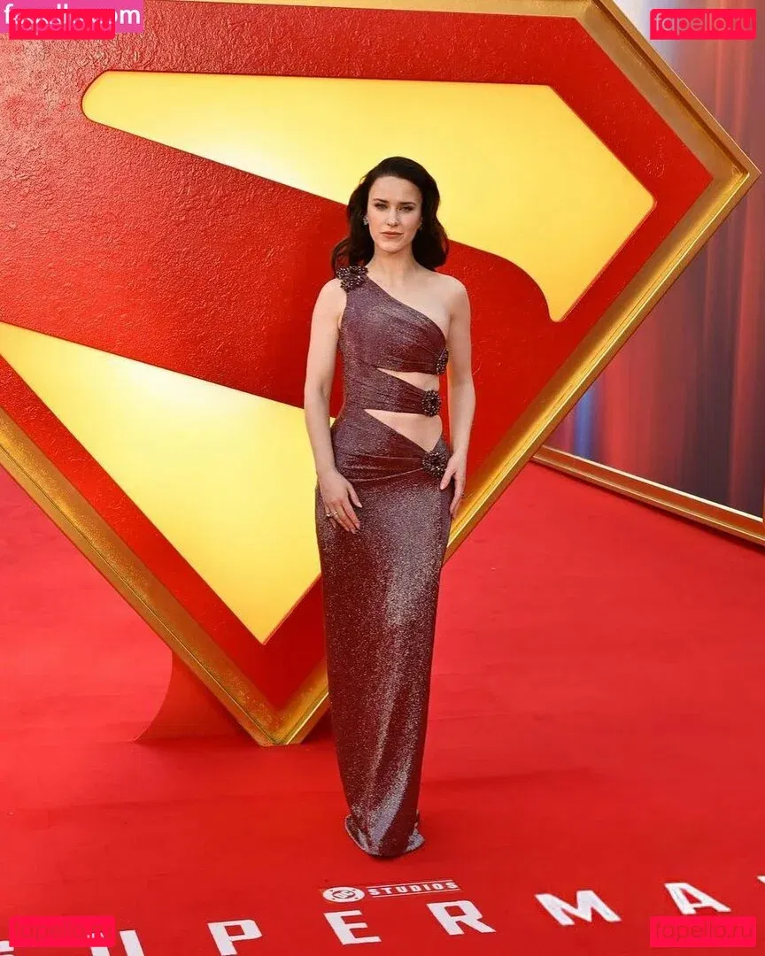 Rachel Brosnahan Onlyfans Photo Gallery 