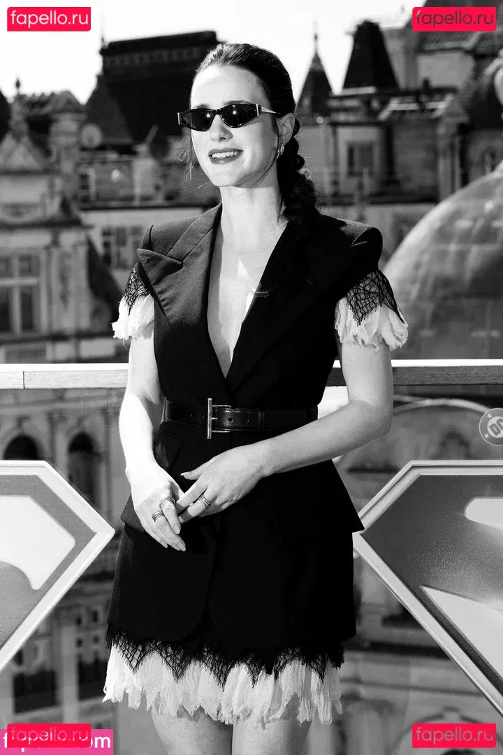 Rachel Brosnahan Onlyfans Photo Gallery 