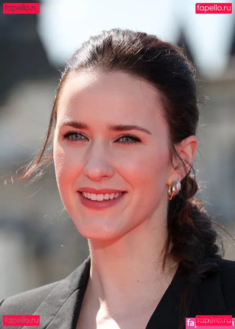 Rachel Brosnahan Onlyfans Photo Gallery 